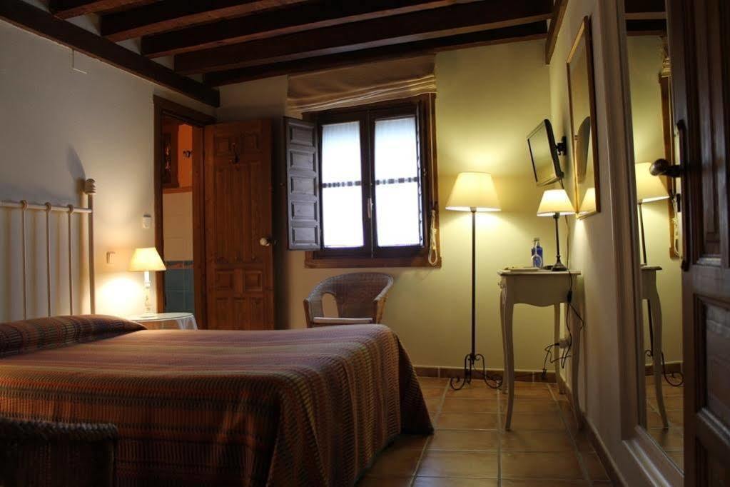 Hostal Rural Luna Y Hostal Rural Lunaposada Candeleda Ngoại thất bức ảnh